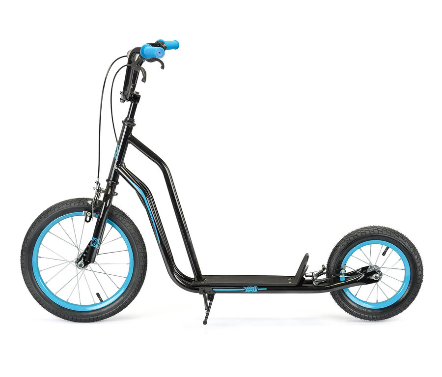 Detailaufnahme eines blau-schwarzen Xootz BMX-Scooters.