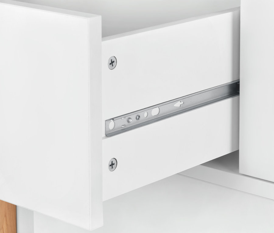 Detail einer geöffneten Schublade des Sideboards »Eklund« mit 2 Schubladen und Schiebetüren.