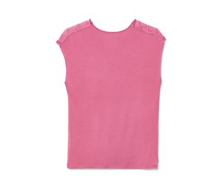 Rosa Top aus dem Shorty-Pyjama-Set mit Spitzendetails an den Schultern.