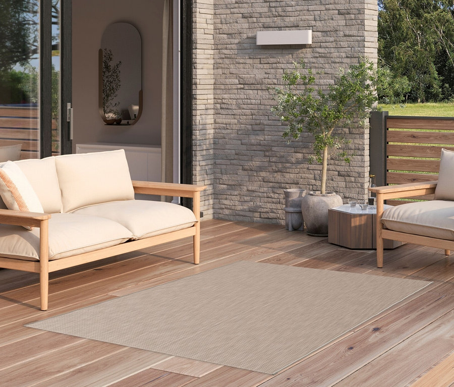 Außenbereich mit braunem Teppich »Eldorado«.