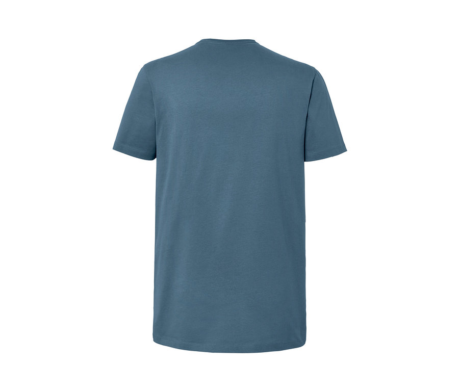 Blaues T-Shirt mit Rundhalsausschnitt.