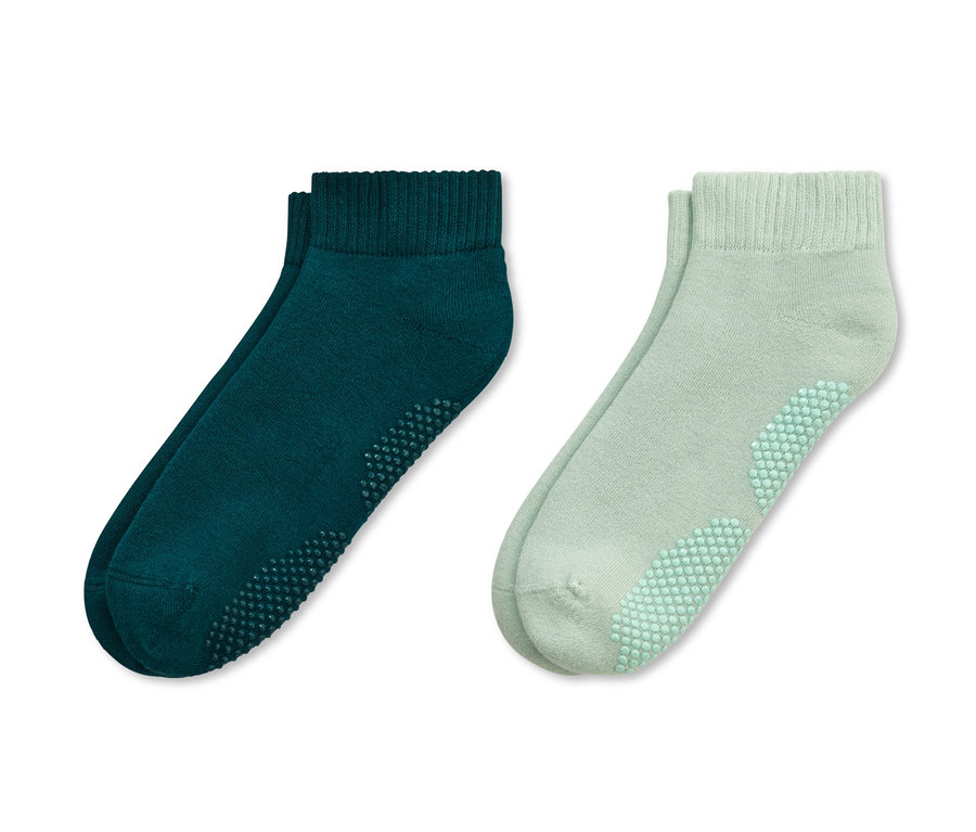 Zwei Paar grüne Yogasocken.