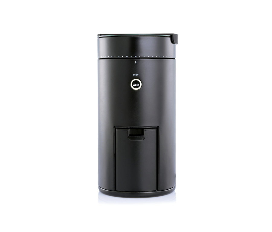 Eine schwarze Wilfa Kaffeemühle »Svart Uniform+« auf weißem Hintergrund.