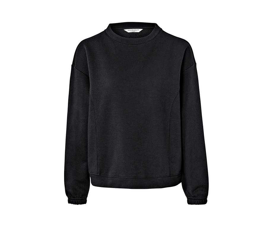 Schwarzer Loungewear-Anzug.