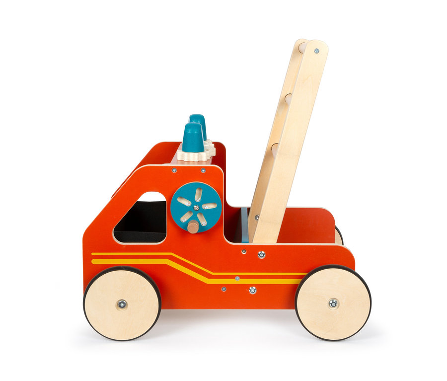 Roter small foot Lauflernwagen Feuerwehr aus Holz mit blauen Details und Holzleiter.