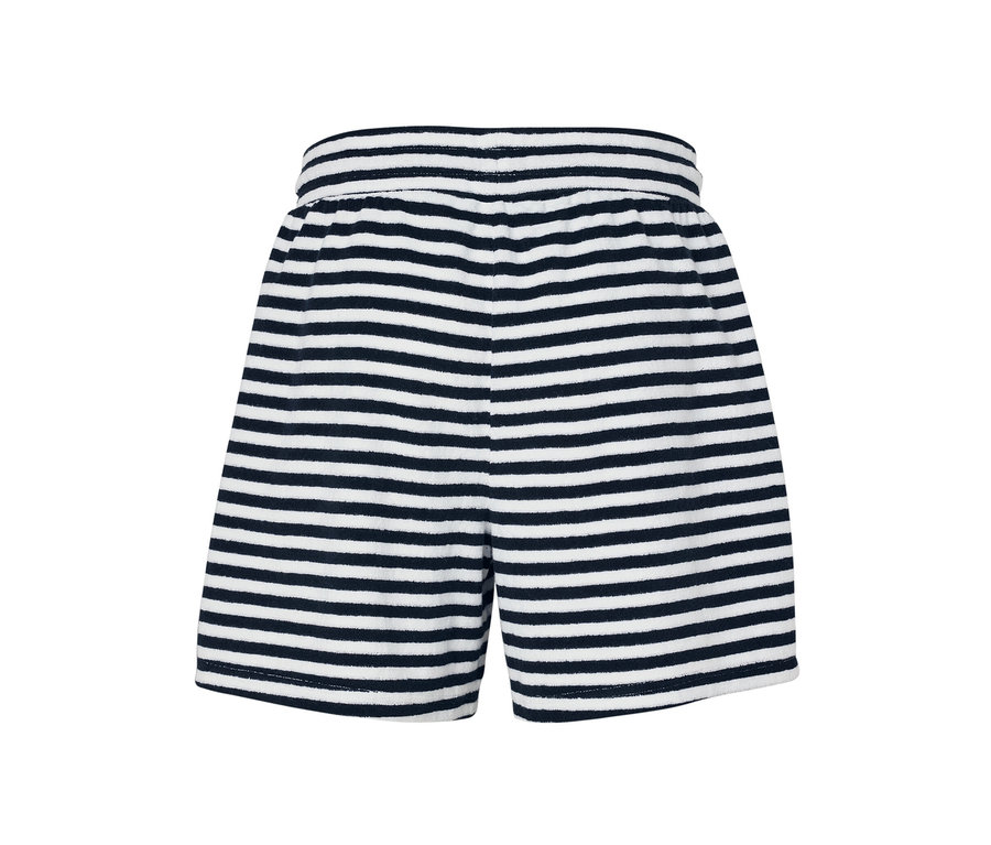 Eine Frottee-Shorts mit blauen und weißen Streifen.