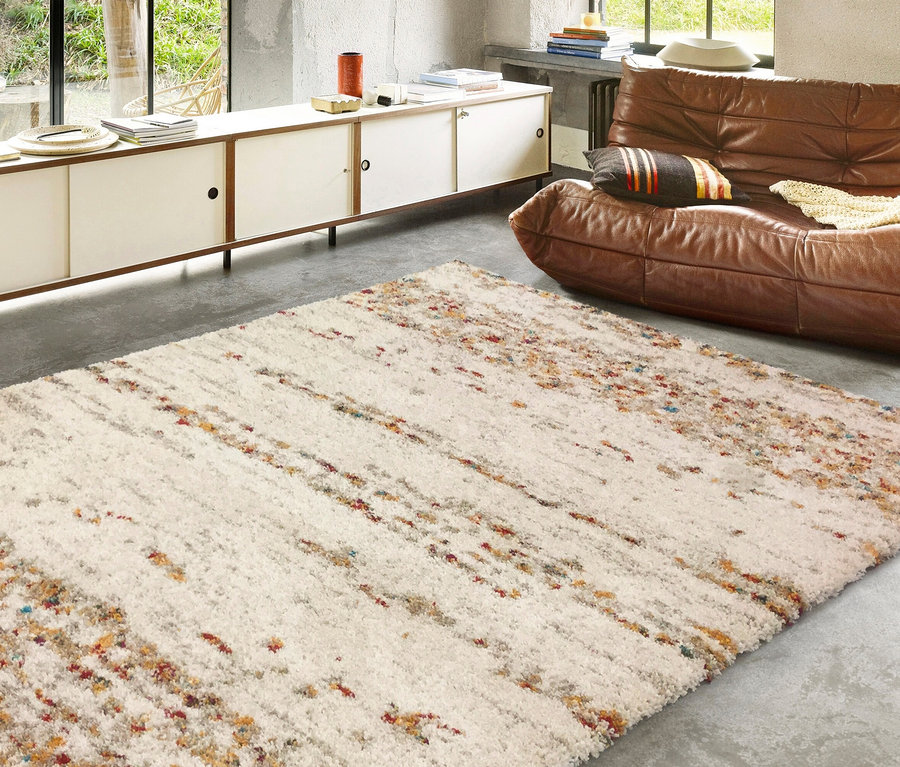 Wohnzimmer mit beigem Teppich »Himalaya«.