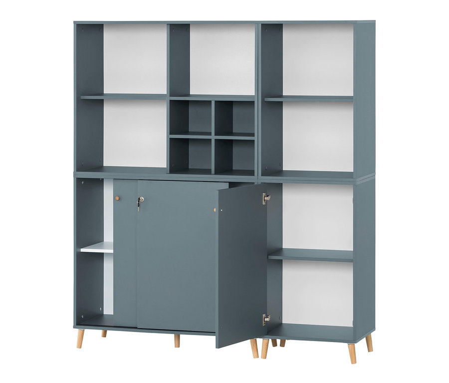 Blauer Schrank mit offenen Türen.