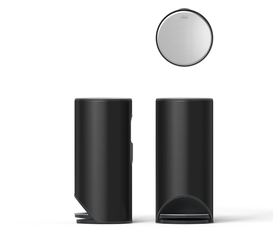 Zwei schwarze Joseph Joseph Slimline Treteimer, 30 l, und ein Deckel.