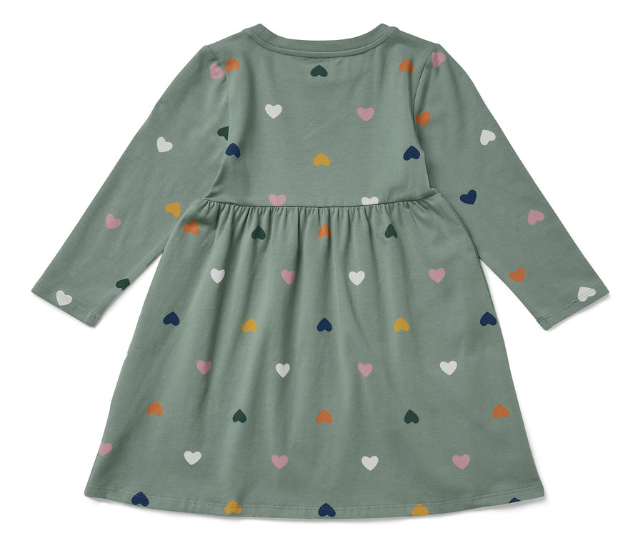 Grünes, langärmeliges Kleid mit bunten Herzchenmuster.