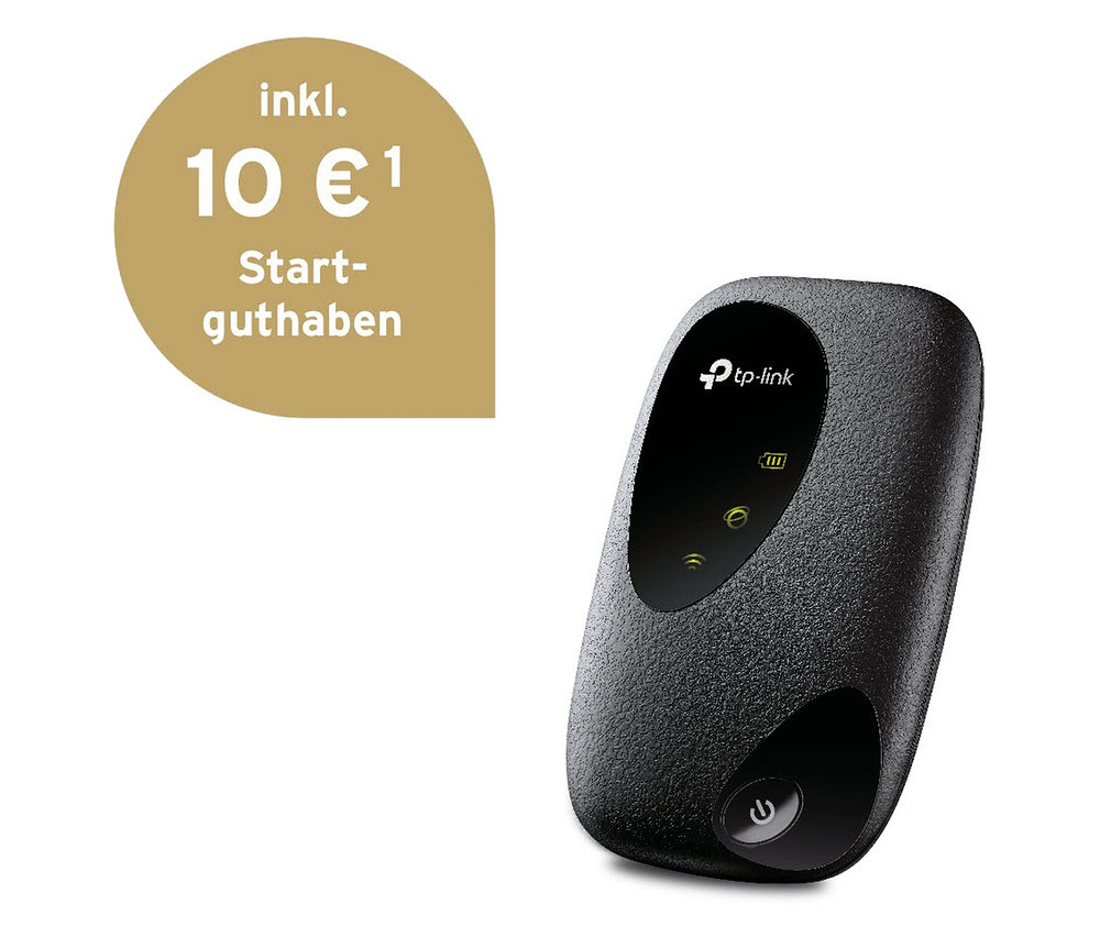 Schwarzer WLAN to go-Router von TP-Link vor weißem Hintergrund.