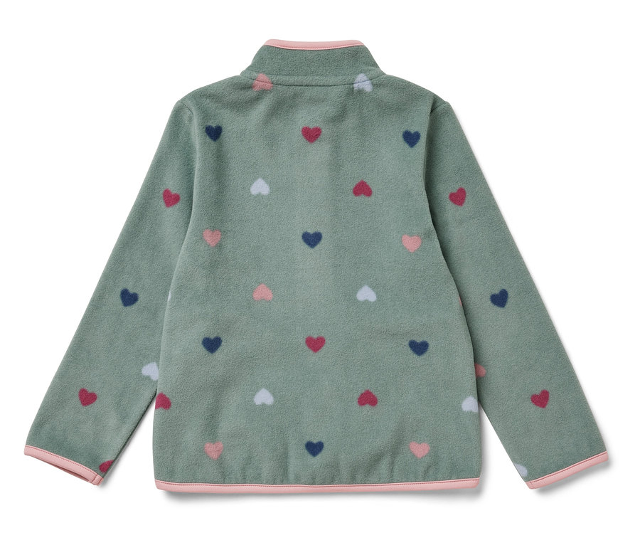 Ein grünes Fleece-Oberteil mit Herzmuster.