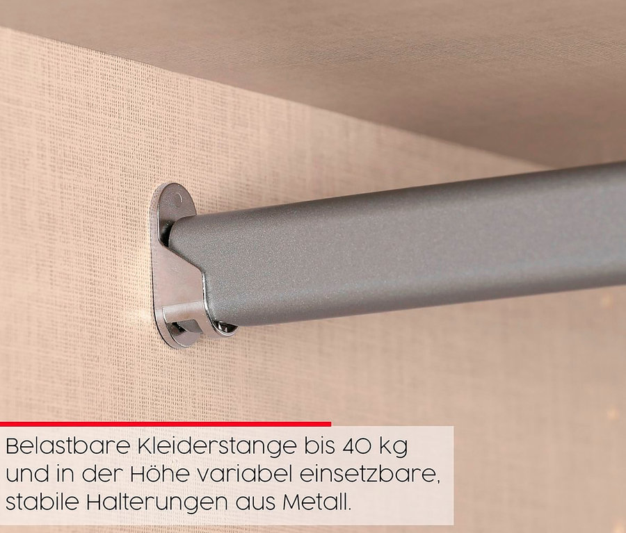 Detail einer Kleiderstange mit Metallhalterungen an der Wand befestigt.