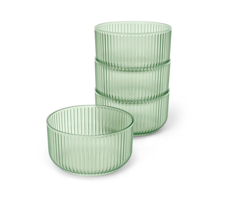 Vier grüne Kunststoff-Schalen sind gestapelt.