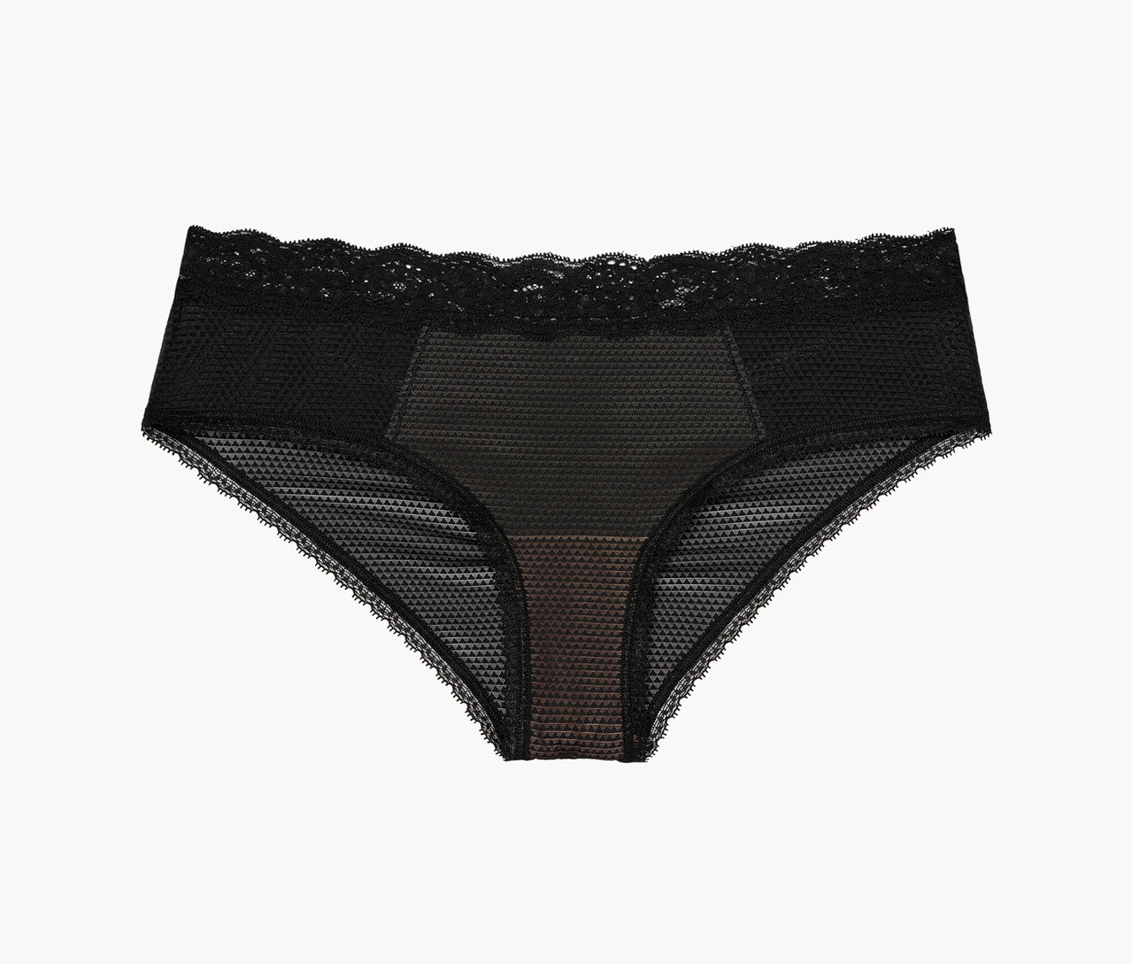 Schwarzer Damen-Slip mit Spitze auf weißem Hintergrund.