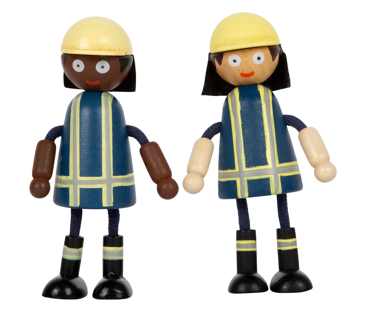 Zwei Holzfiguren der small foot Feuerwehrwache, groß, stehen nebeneinander.