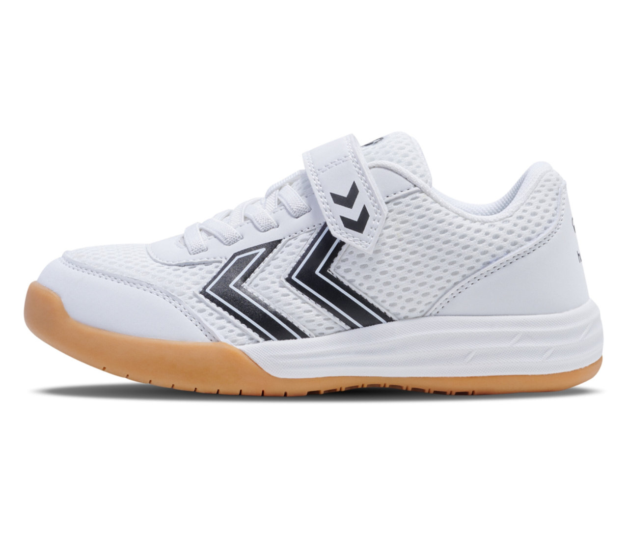 Weißer hummel® Multiplay Flex VC JR Schuh mit Klettverschluss und brauner Sohle.