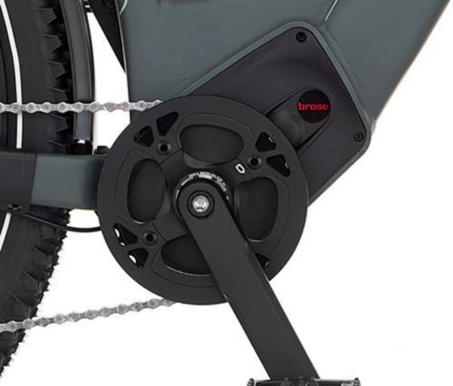 Detailaufnahme eines FISCHER ATB E-Bike TERRA 6.8i ULTIMATE, Fokus auf Kurbel und Pedale.