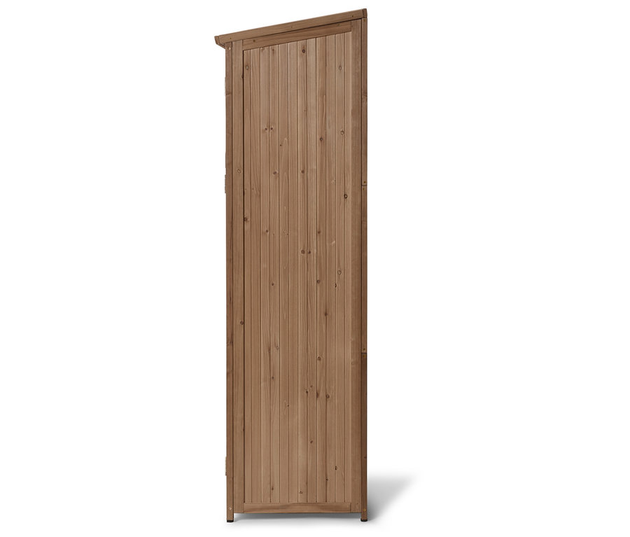Hoher, schmaler Holzschuppen oder Lagerschrank mit vertikalen Holzlatten und schrägem Dach, von der Seite auf weißem Hintergrund.
