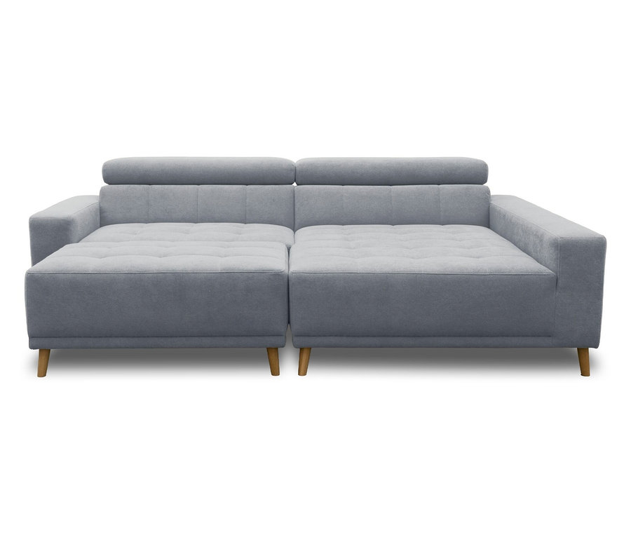 Helles, modulares Sofa in Grau mit zwei Teilen, einem ausziehbaren Fußteil, getufteten Sitzen, verstellbaren Kopfstützen und Holzbeinen vor weißem Hintergrund.