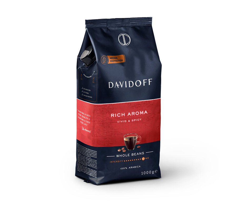 Eine Packung Davidoff Rich Aroma Kaffeebohnen.