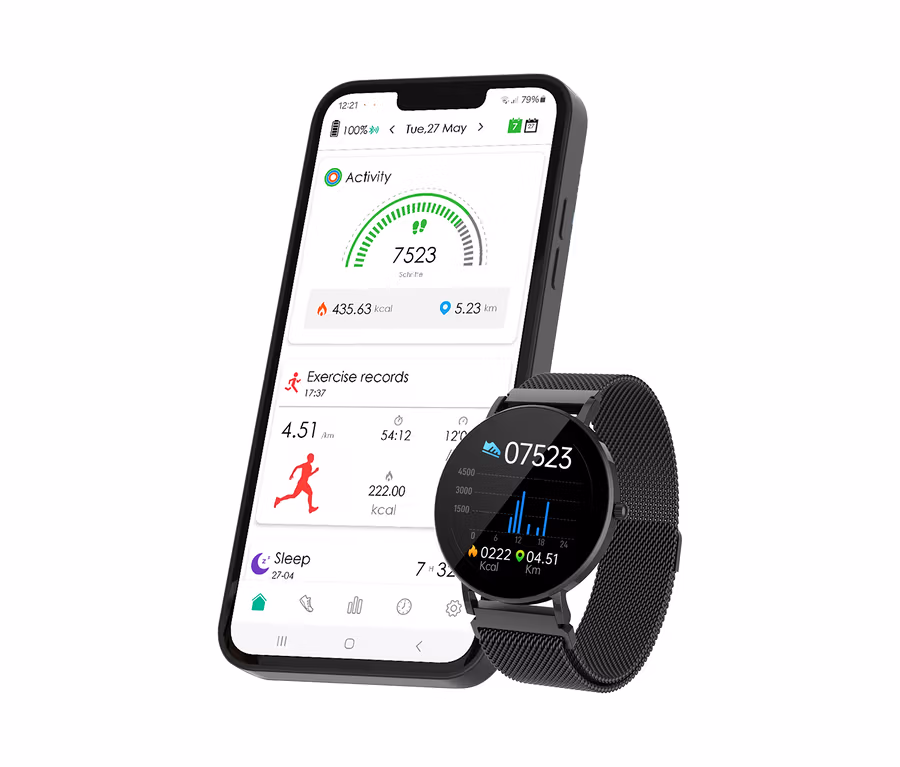 Schwarze Smartwatch mit Aktivitätsdaten neben einem Smartphone, das Aktivitäts- und Schlafdaten anzeigt.
