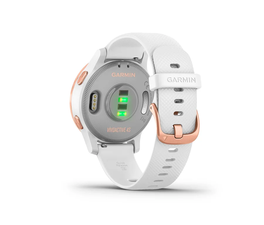 Detailansicht einer Garmin Vivoactive 4S Uhr mit weißem Armband und roségoldenem Rahmen.