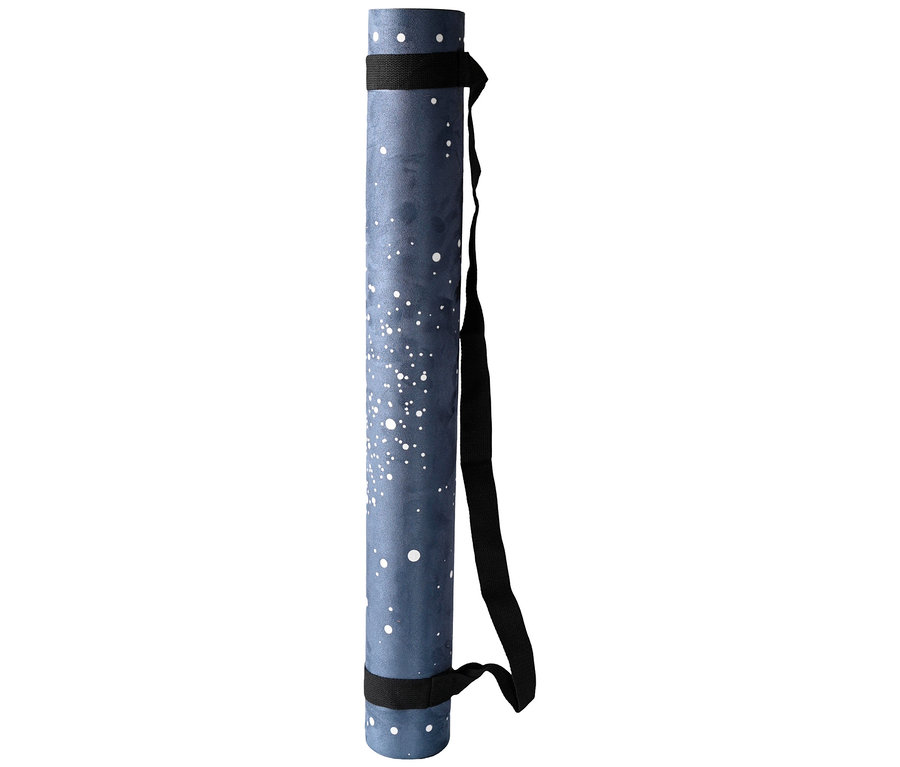 Eine blaue Yogamattentasche mit weißen Flecken und einem schwarzen Gurt.
