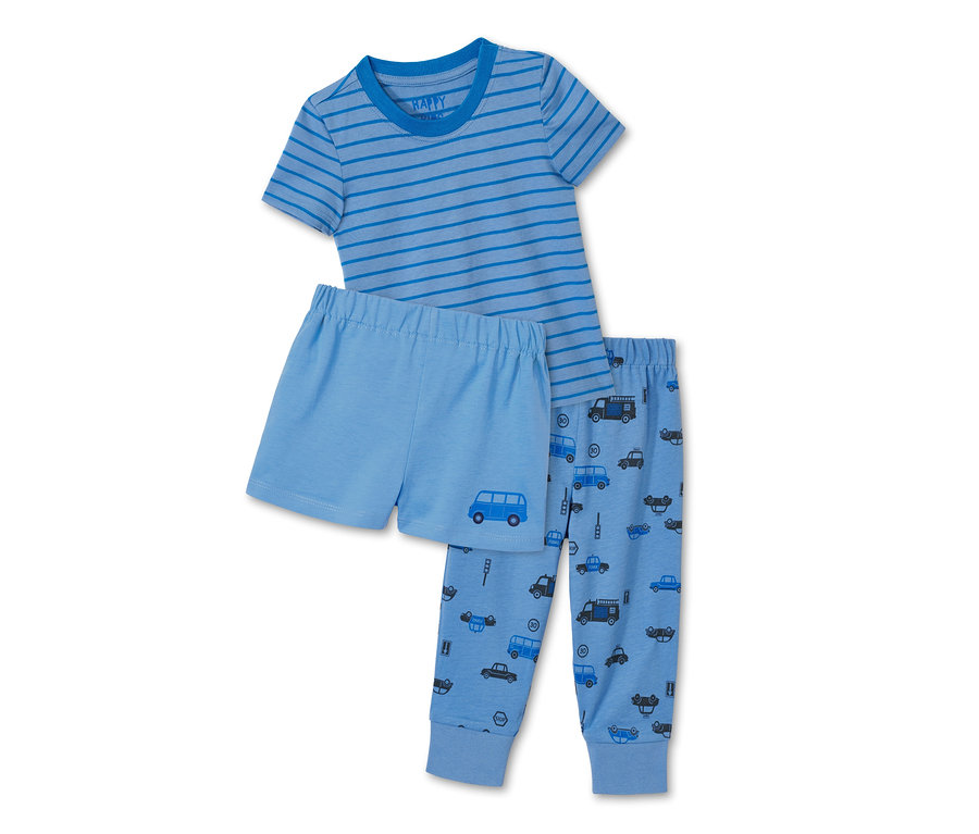 Ein blaues, 3-teiliges Pyjama-Set mit einem gestreiften Oberteil, Shorts und einer Hose mit Auto-Aufdruck.