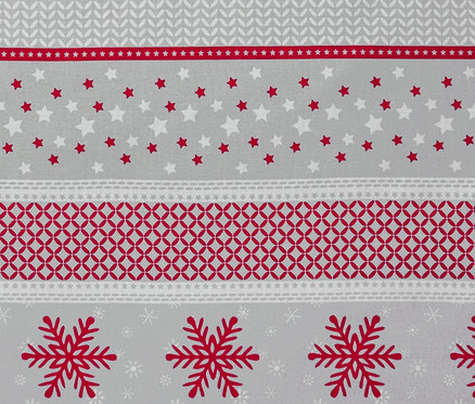 Nahaufnahme von Biber-Bettwäsche mit Schneeflocken- und Sternmuster.