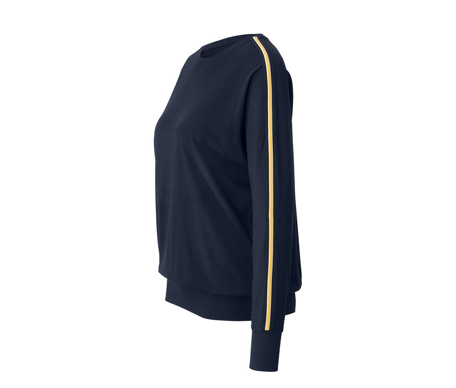 Marineblaues Shirt mit Fledermausärmeln und gelben Streifen an den Ärmeln.