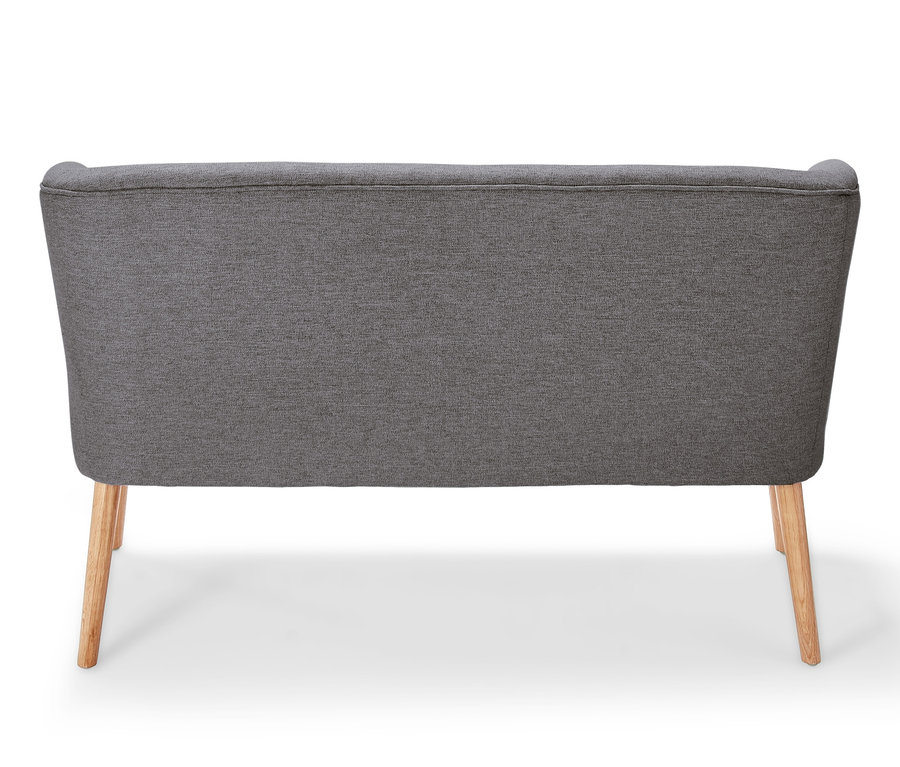 Graues Sofa mit Holzbeinen.