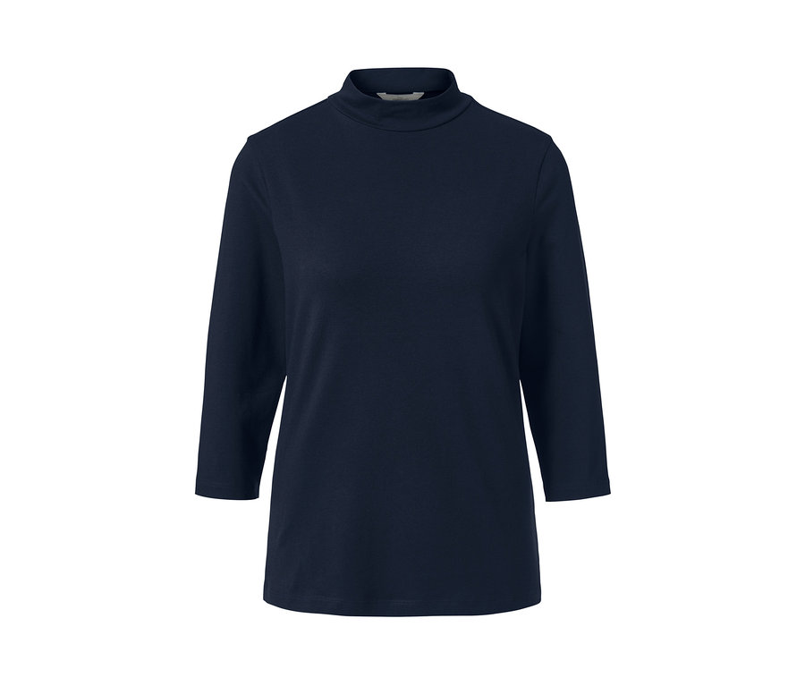 Dunkelblaues Shirt mit Stehkragen.