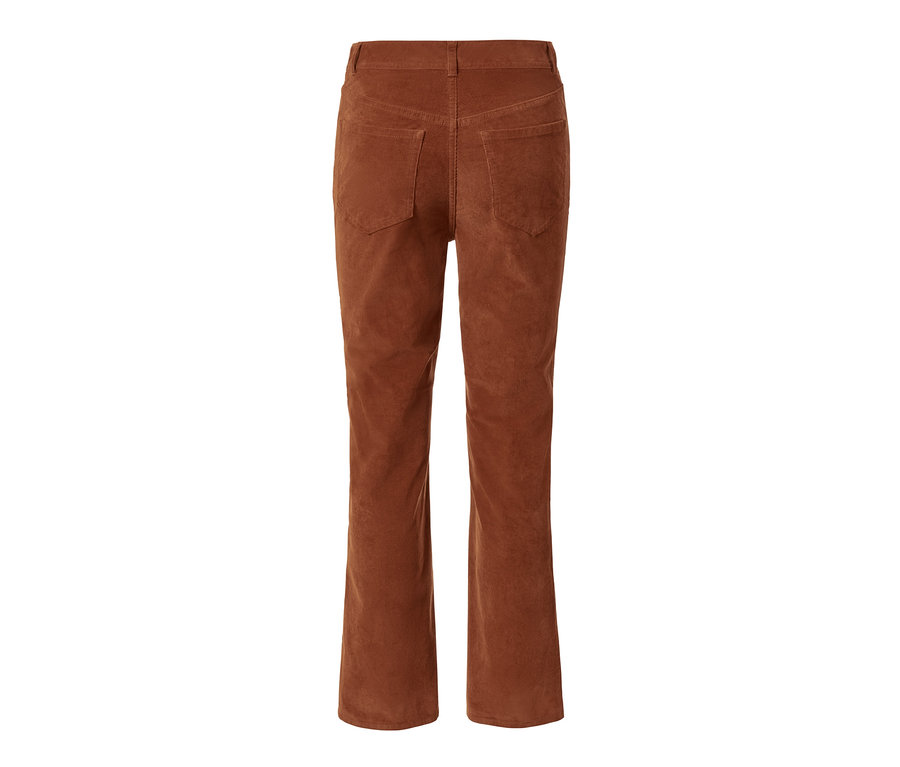 Rückansicht einer ausgestellten Cordhose.
