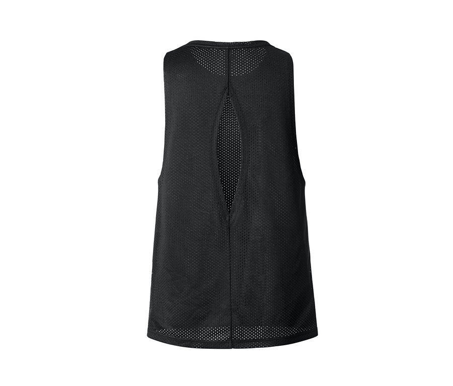Detailansicht eines schwarzen Sporttops mit perforiertem Stoff und Schlitz am Rücken.