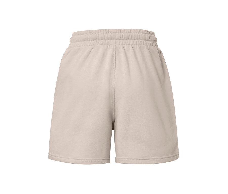 Cremefarbene Sport-Sweatshorts.