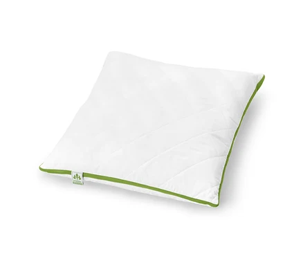 Ein weißes irisette® greenline Kopfkissen mit Klimaband liegt auf einem weißen Hintergrund.