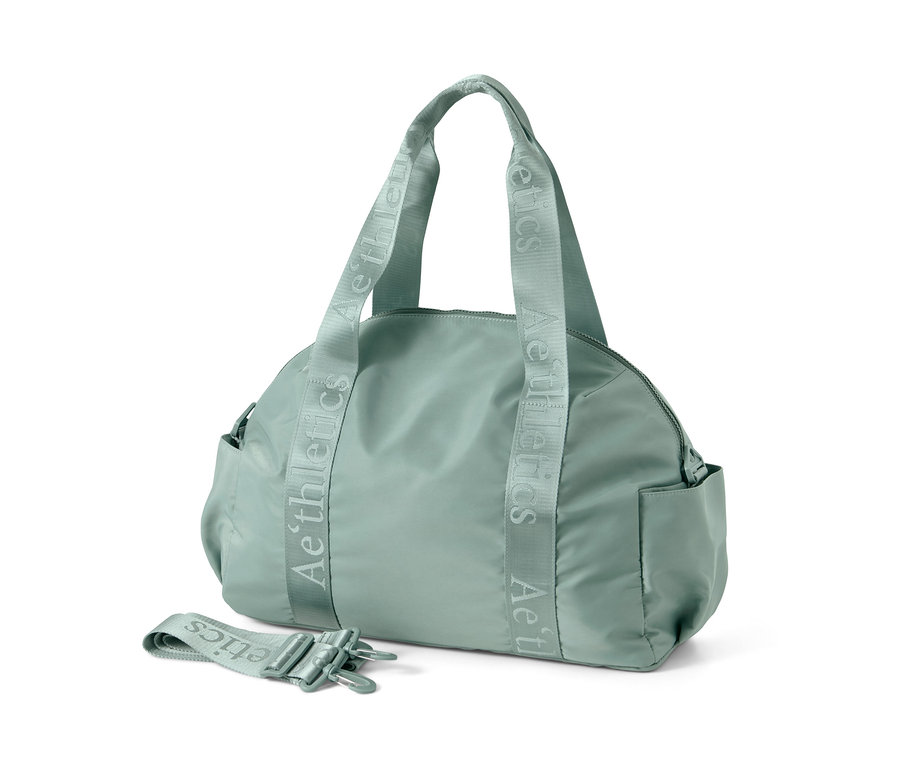 Eine grüne Sporttasche.