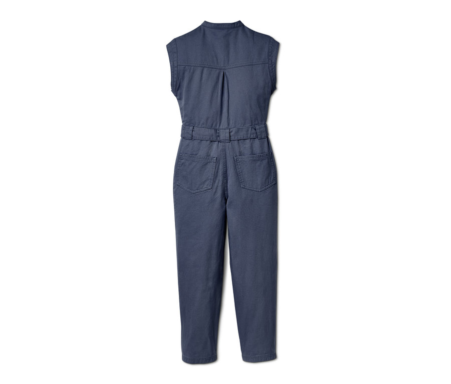 Blauer Overall mit Gürtel auf der Rückseite.