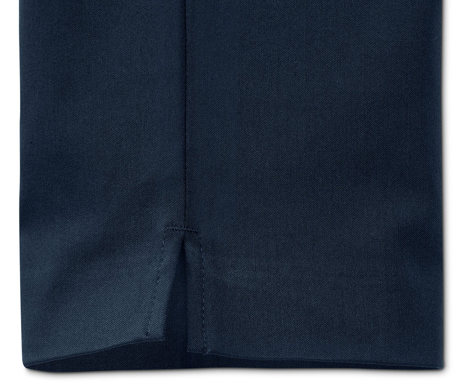 Detail einer blauen 7/8-Stretchhose.