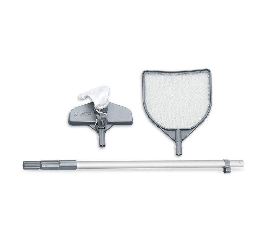 Graues Poolnetz mit Teleskopstange und Reinigungskopf auf weißem Hintergrund.