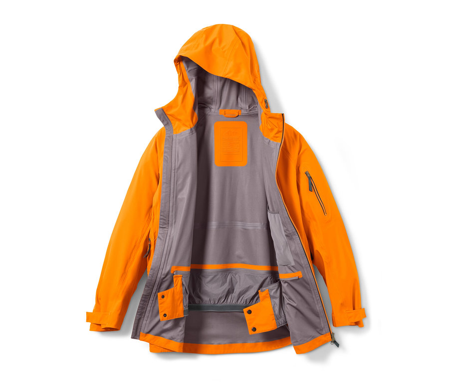 Geöffnete Hardshell-Skijacke.