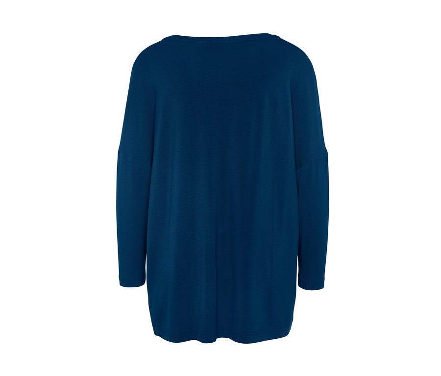 Blaues Oversized-Shirt mit langen Ärmeln.