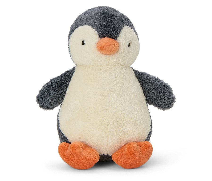 Ein Plüschtier-Pinguin sitzt auf einem weißen Hintergrund.