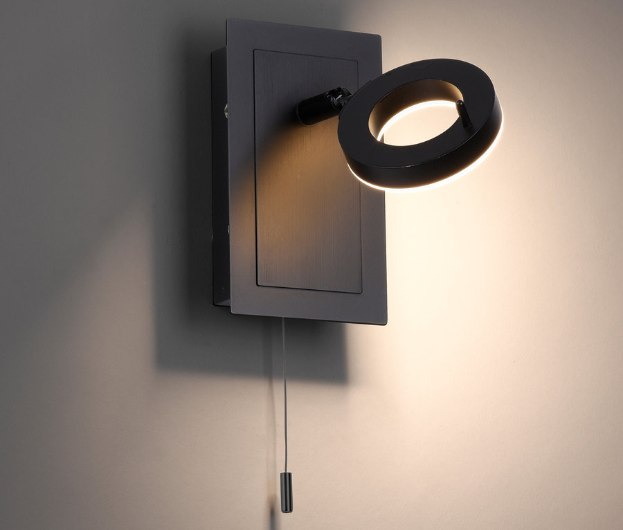 Paul Neuhaus LED-Wandleuchte »Sileda« an grauer Wand.