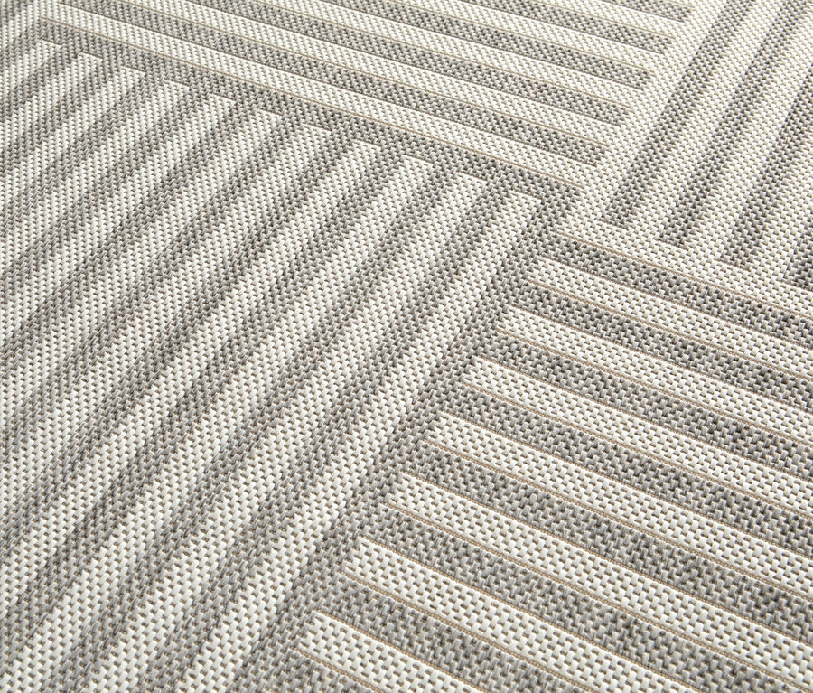 Detailaufnahme eines grau-weißen Outdoor-Teppichs »Lines«.