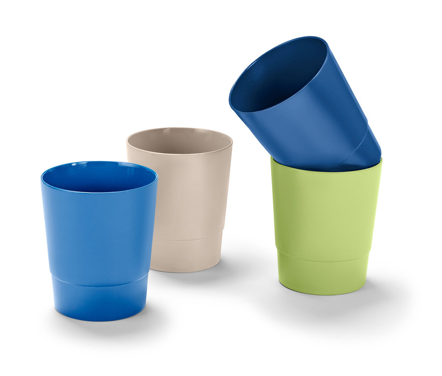 4 Kunststoff-Trinkbecher