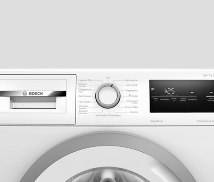 Detailansicht einer weißen Bosch Waschmaschine WAN281KA3 Frontlader mit Programmwahlrad und digitalem Display.