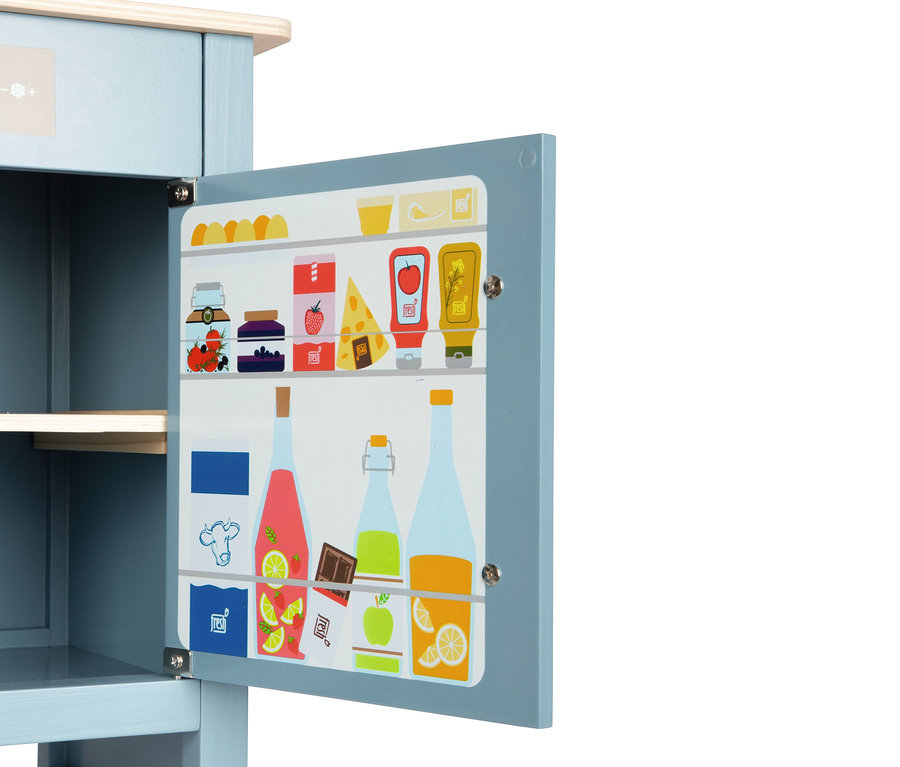 Detailaufnahme einer blauen small foot Kinderküche »tasty« mit geöffnetem Kühlschrank, der mit Lebensmittelbildern beklebt ist.
