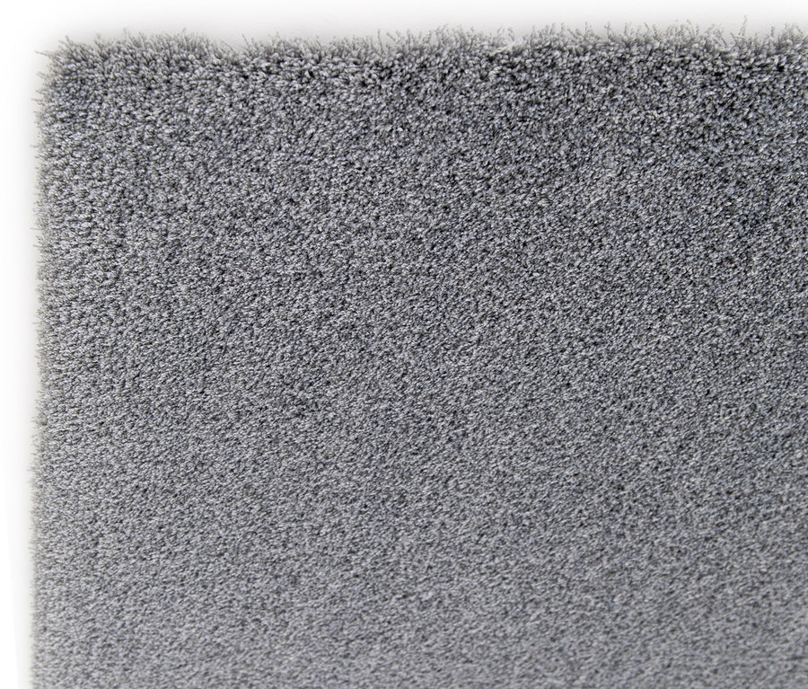 Detailaufnahme eines grauen Teppichs »Mellow«.